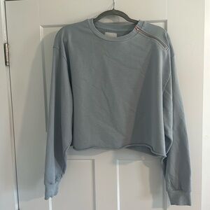 Cropped thin sweatshirt - worn once!
